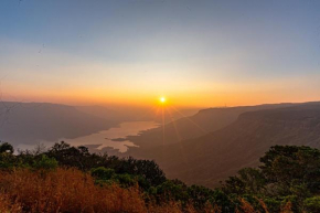 CosmicStays Evergreen Cascade - The Hidden Gem of Mahabaleshwar